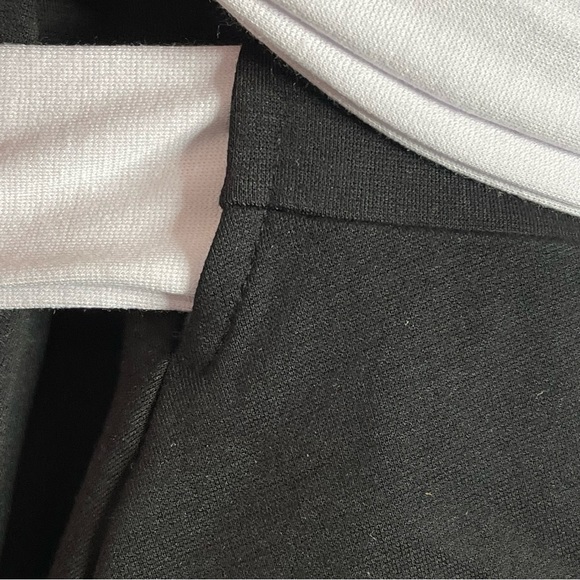 ELOQUII Black & White Colorblock True Wrap Top NWT Size 22 - Picture 8 of 17